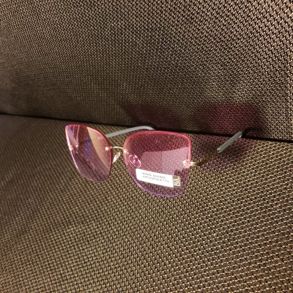 Fashion Sunglasses - Picture 3 of 4